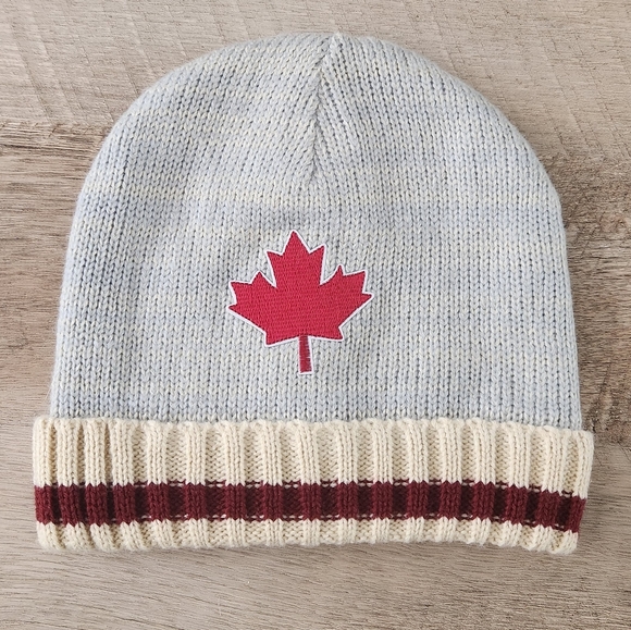 Canada Maple Leaf Embroidered Winter Hat - Picture 1 of 11